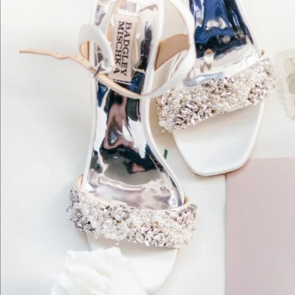 Badgley mischka low heel shoes